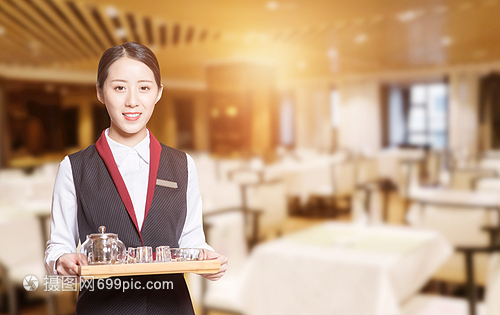 餐饮服务中的无名英雄 饭店服务员的多维角色与价值