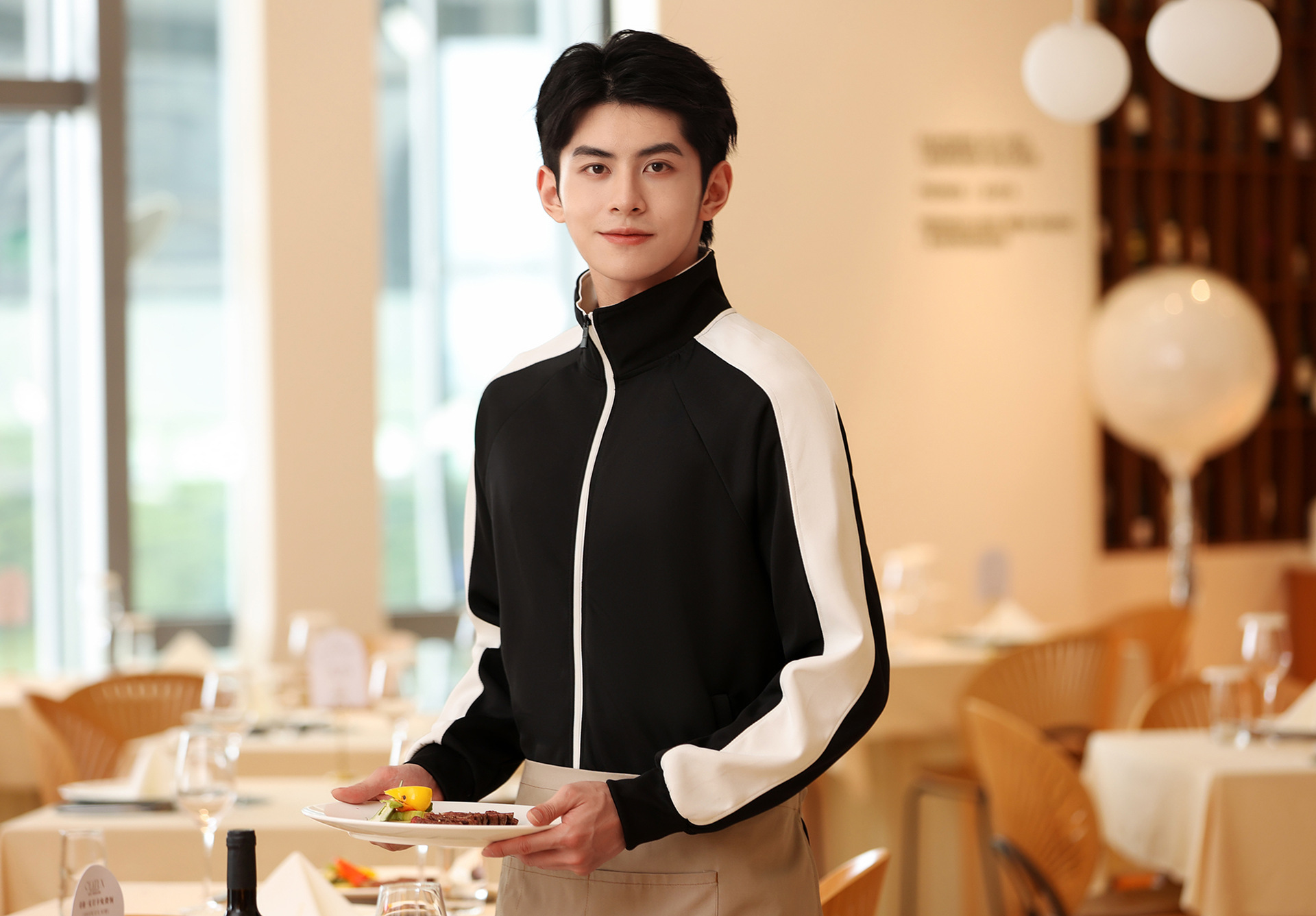 定制卫衣 餐饮超市酒店服务员工作服的秋冬新风尚